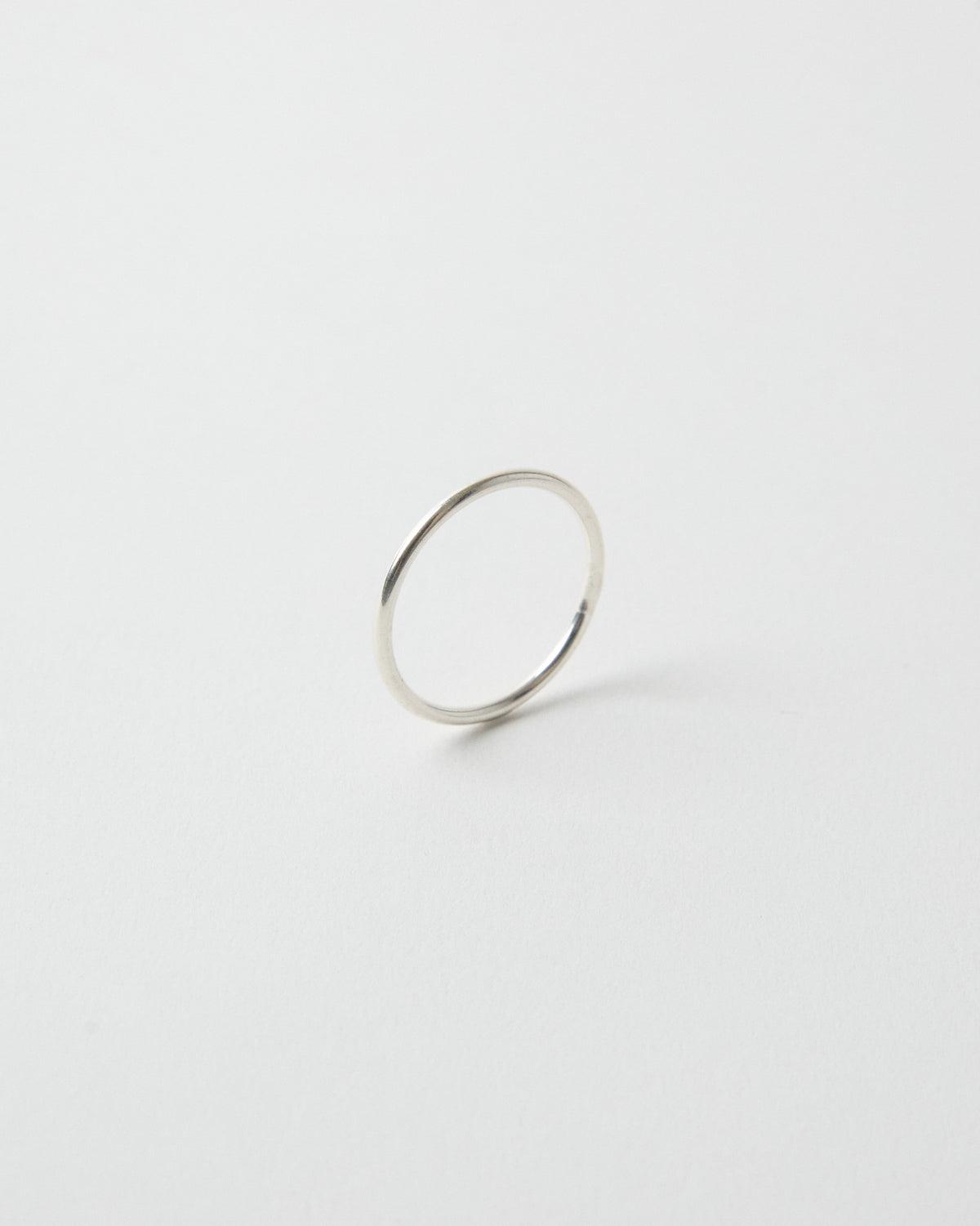 R45_A flow stack band ring in 925 sterling silver by HANNA543
