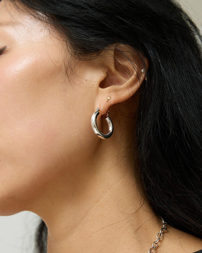 volume click hoop earring – chunky volume with a clean silhouette | HANNA543