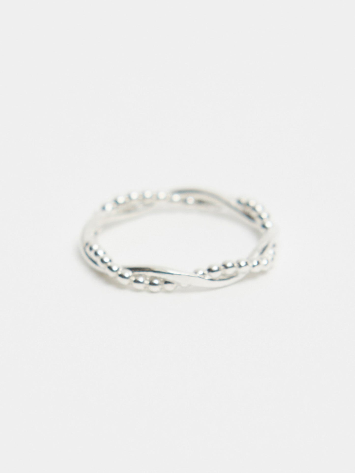 R615 - luminous tangle ring