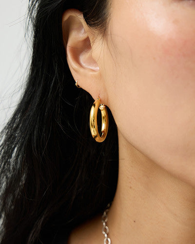volume click hoop earring – chunky volume with a clean silhouette | HANNA543
