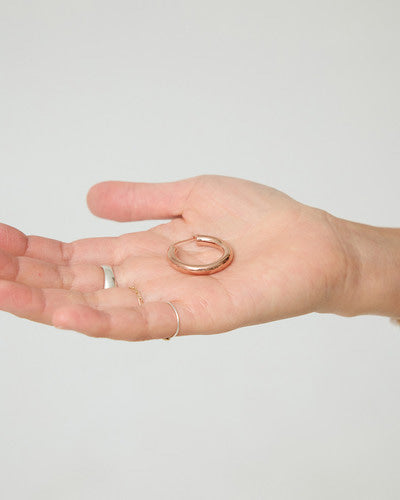 volume click hoop earring – available in S 20, M 25, L 30 and XL 35 mm | HANNA543