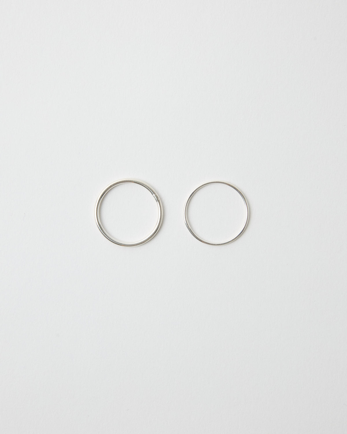 flow stack band ring – essential everyday band in 925 sterling silver | HANNA543