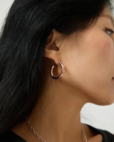 volume click hoop earring – in silver or 18K gold plating | HANNA543