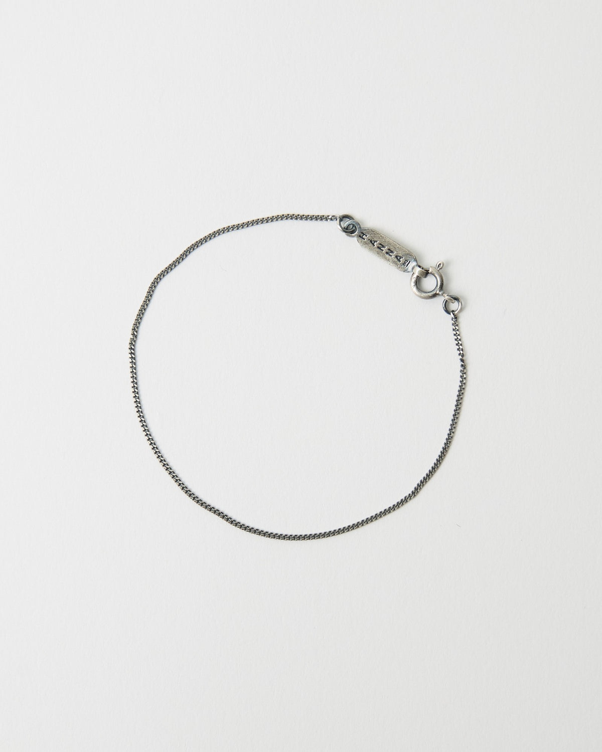 Antique silver curb chain bracelet with logo tag and clasp – HANNA543 B1045 whisper curb chain
