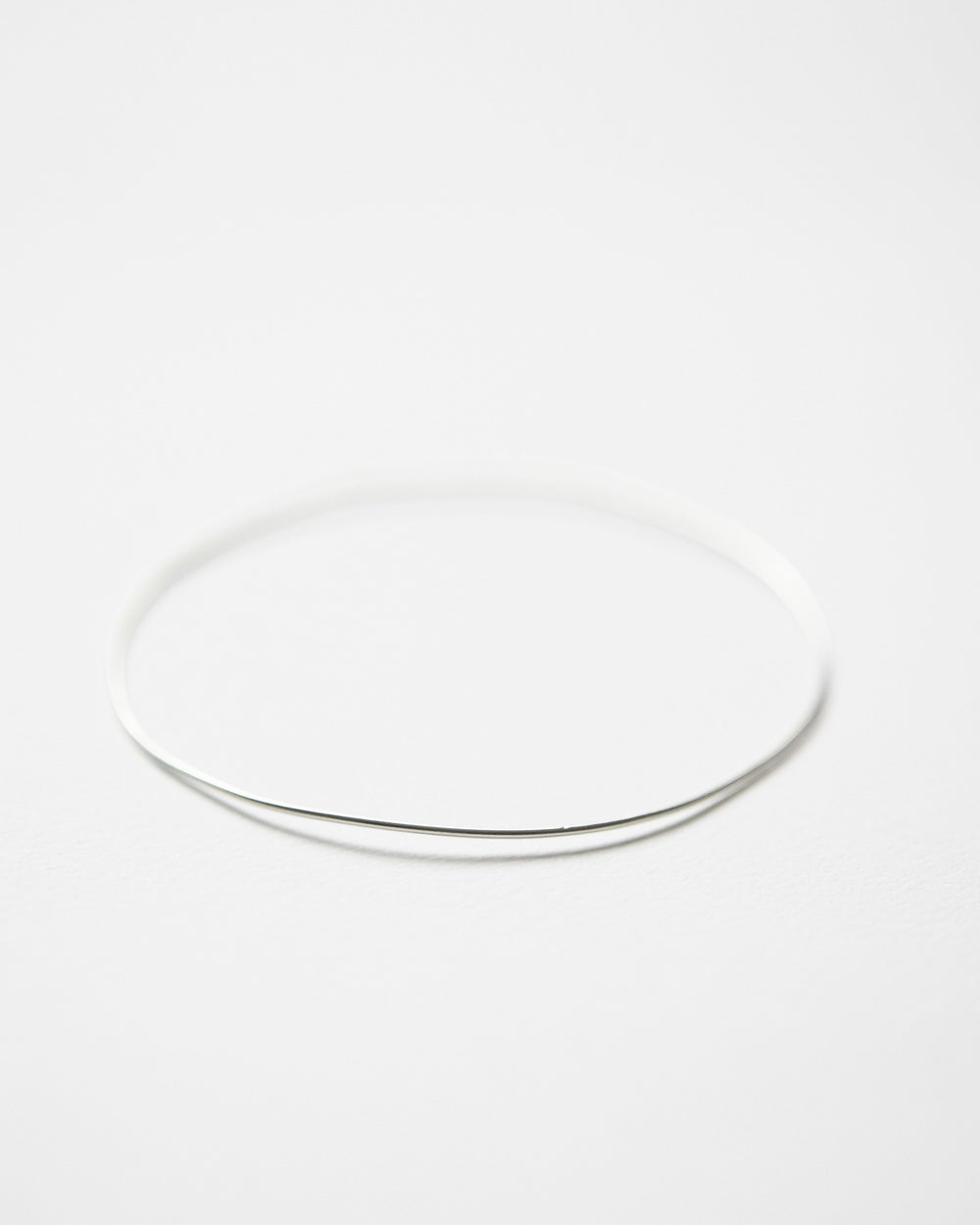 B364 fine wire bangle in 925 sterling silver by HANNA543