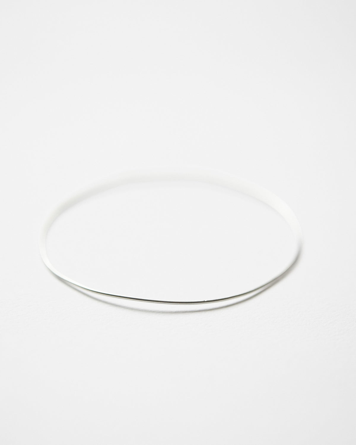 B364 fine wire bangle in 925 sterling silver by HANNA543