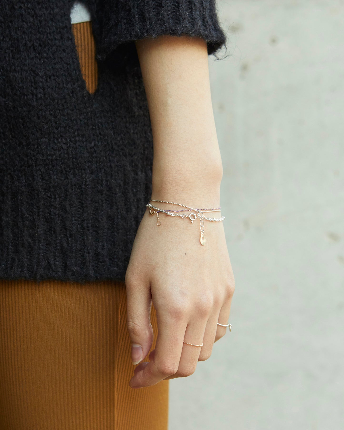 B488 - breeze twist with bead