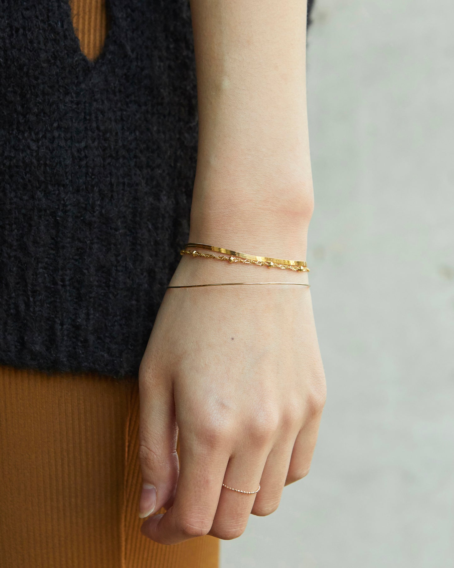 B488 - breeze twist with bead