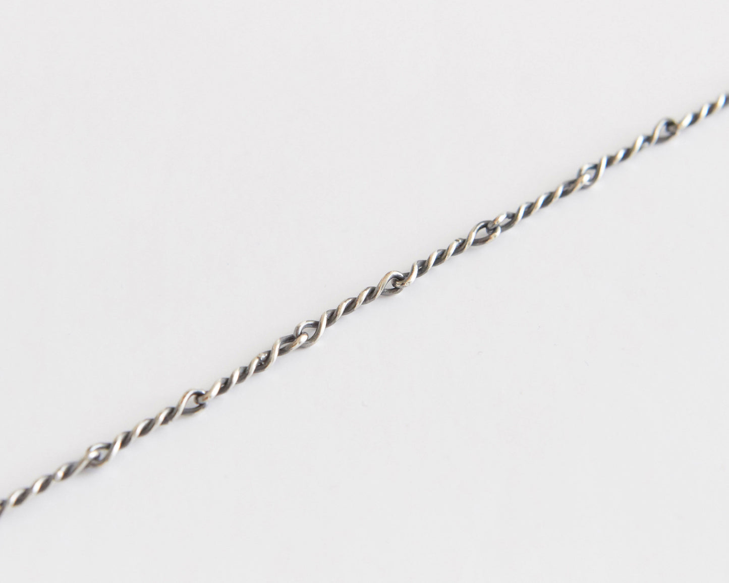 B492 - twisted sterling chain