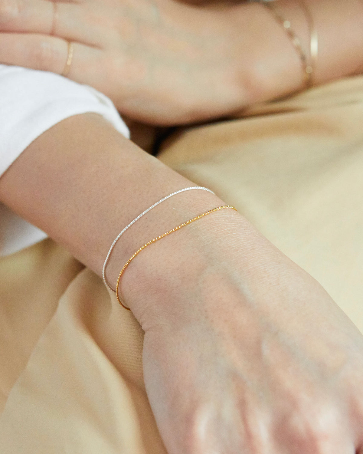 matte snake chain bracelet – dainty everyday wrist look | HANNA543