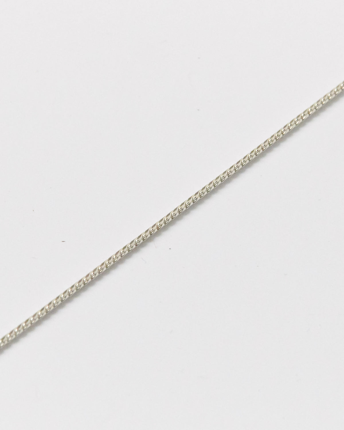matte snake chain bracelet – close-up of subtle matte texture | HANNA543