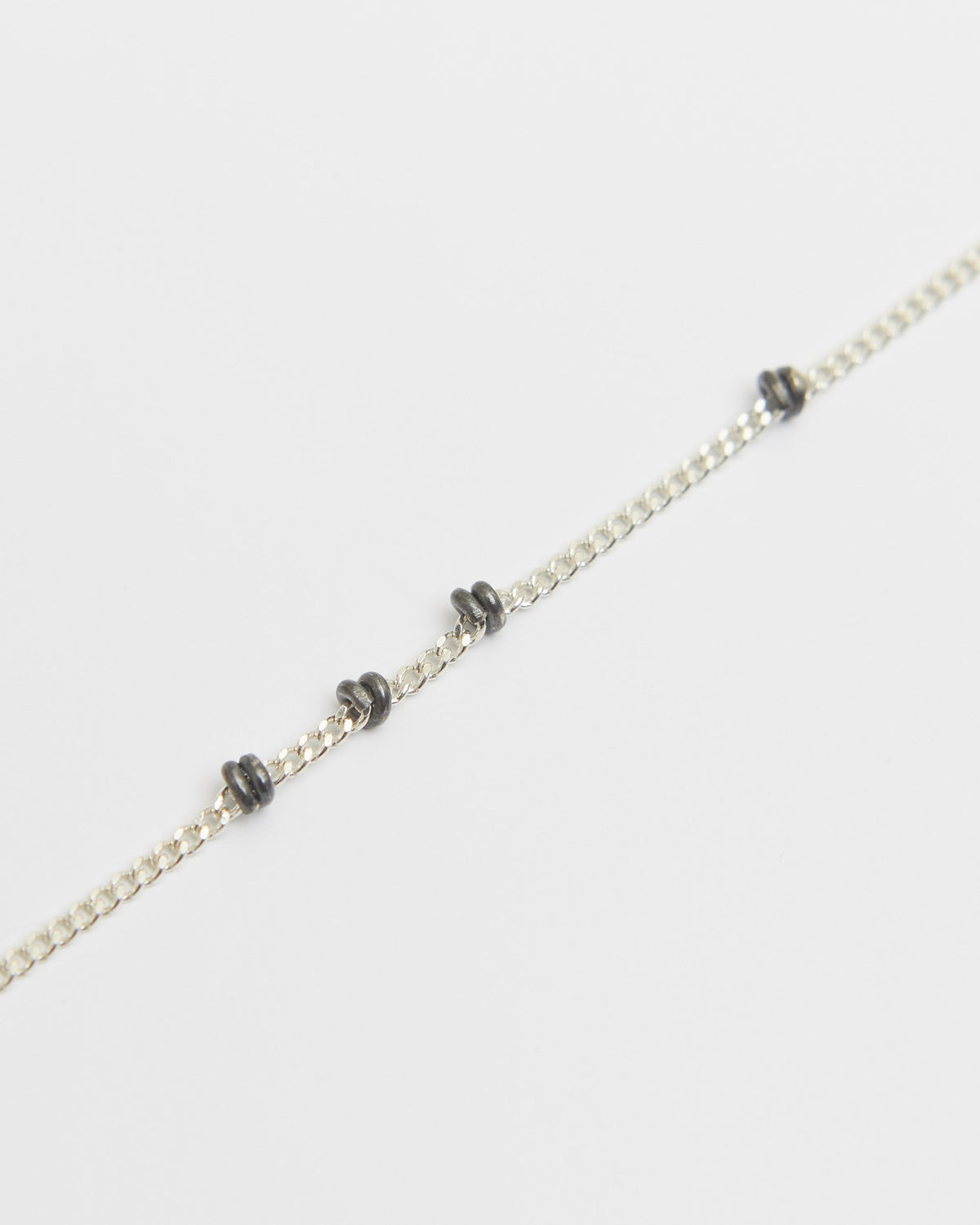 vintage silver chain bracelet – wear it alone or layer it with your favorites | HANNA543