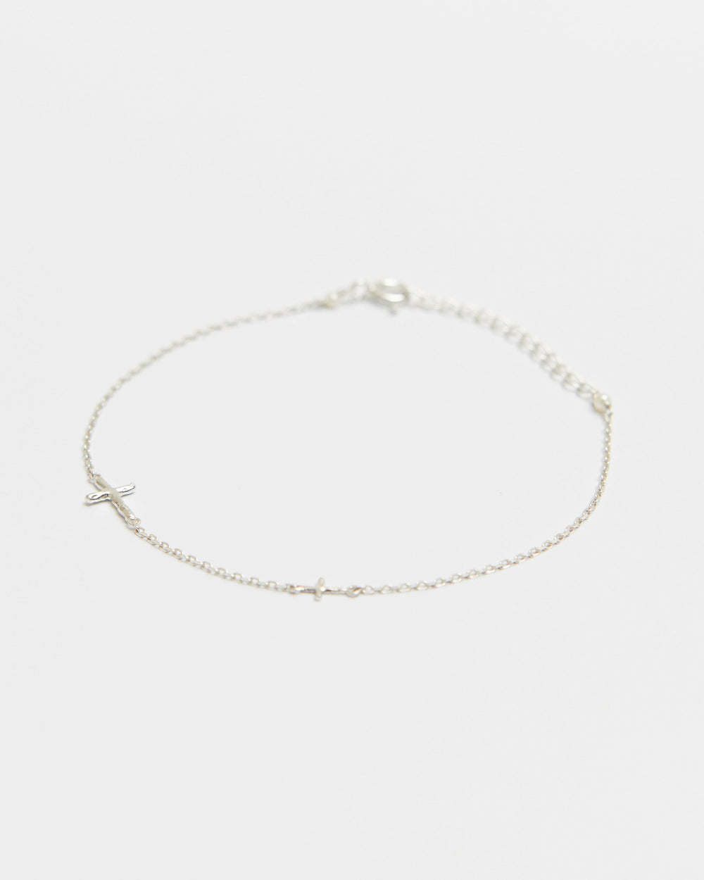 B614 cross axis chain bracelet in 925 sterling silver with a small cross charm by HANNA543
