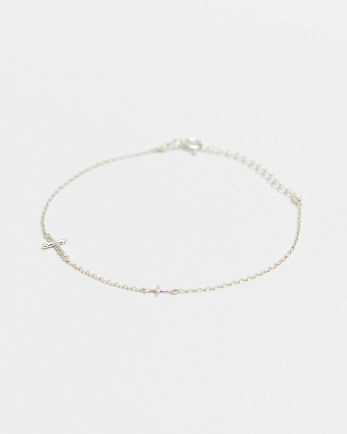 B614 cross axis chain bracelet in 925 sterling silver with a small cross charm by HANNA543