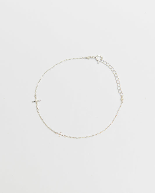 cross axis chain bracelet in silver – fine chain with sideways cross and extender chain | HANNA543