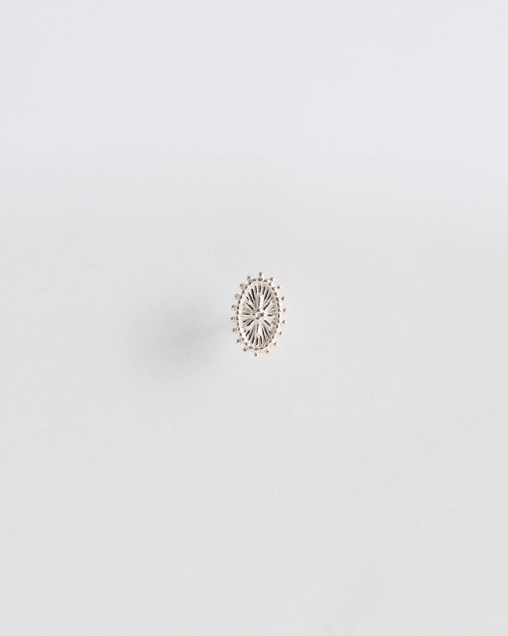 E1039 - baroque oval stud *in stock