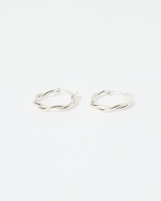 Close-up detail of voluminous twisted design on HANNA543 E324 silver earrings with one-touch closure