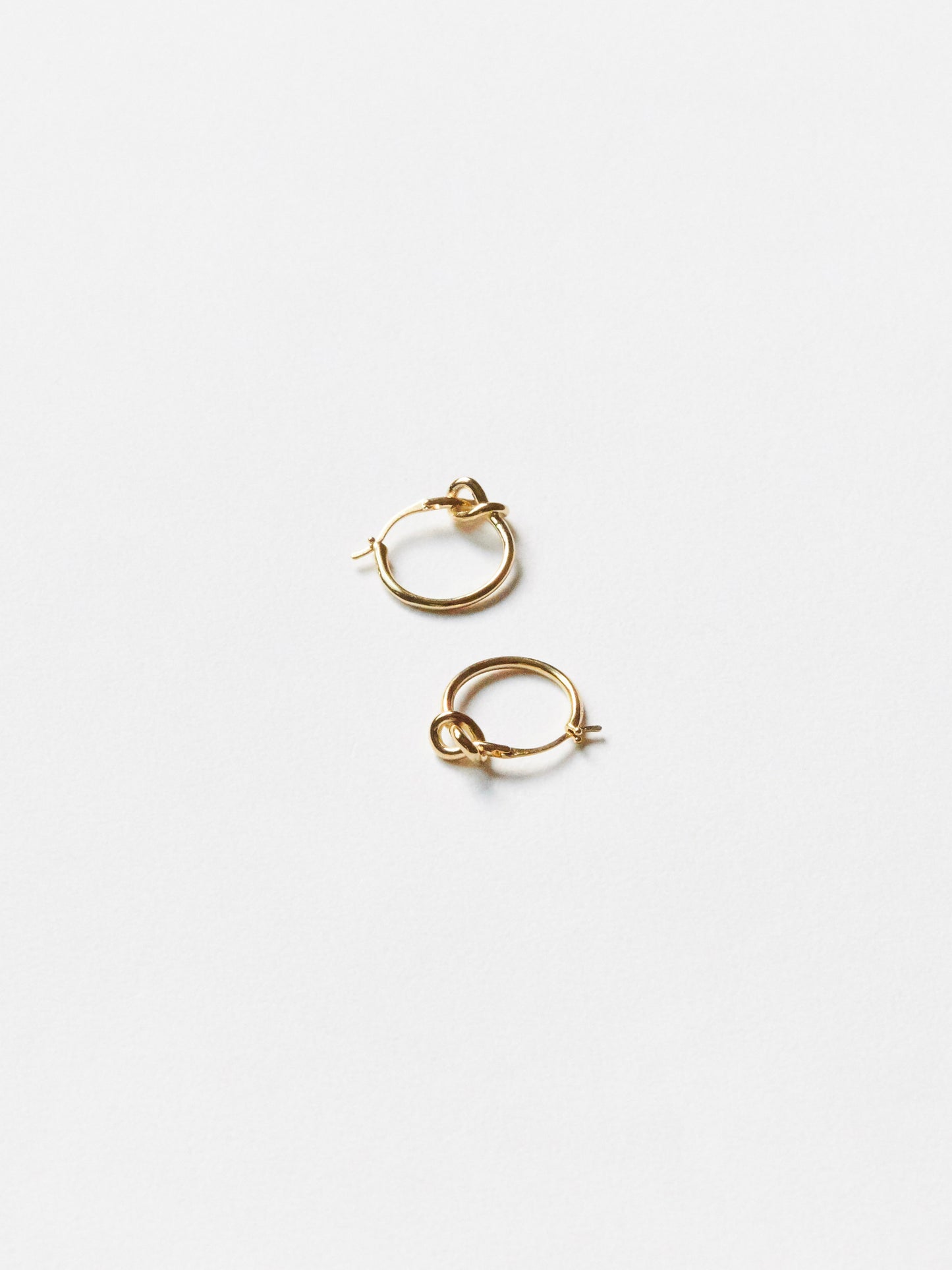 E495YG - golden thread hoops