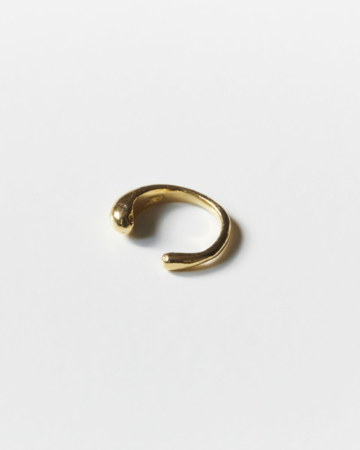 Close-up of an 18K gold plated ear cuff with a soft drop end – HANNA543 E735 falling drop cuff