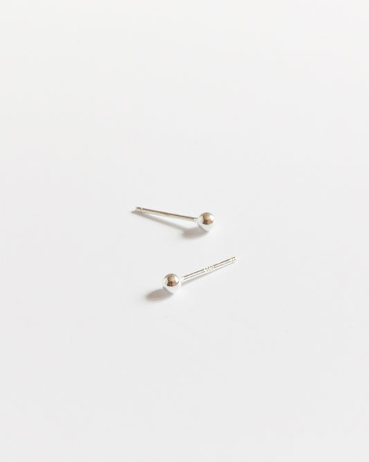 E751 - line dot studs *in stock
