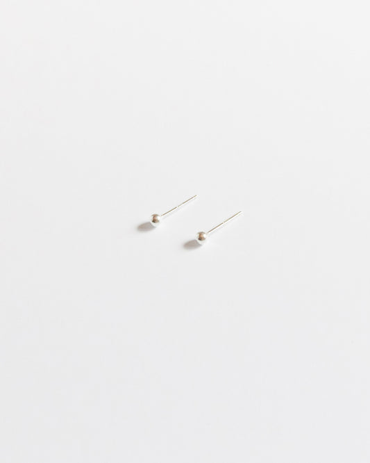 E751 - line dot studs *in stock