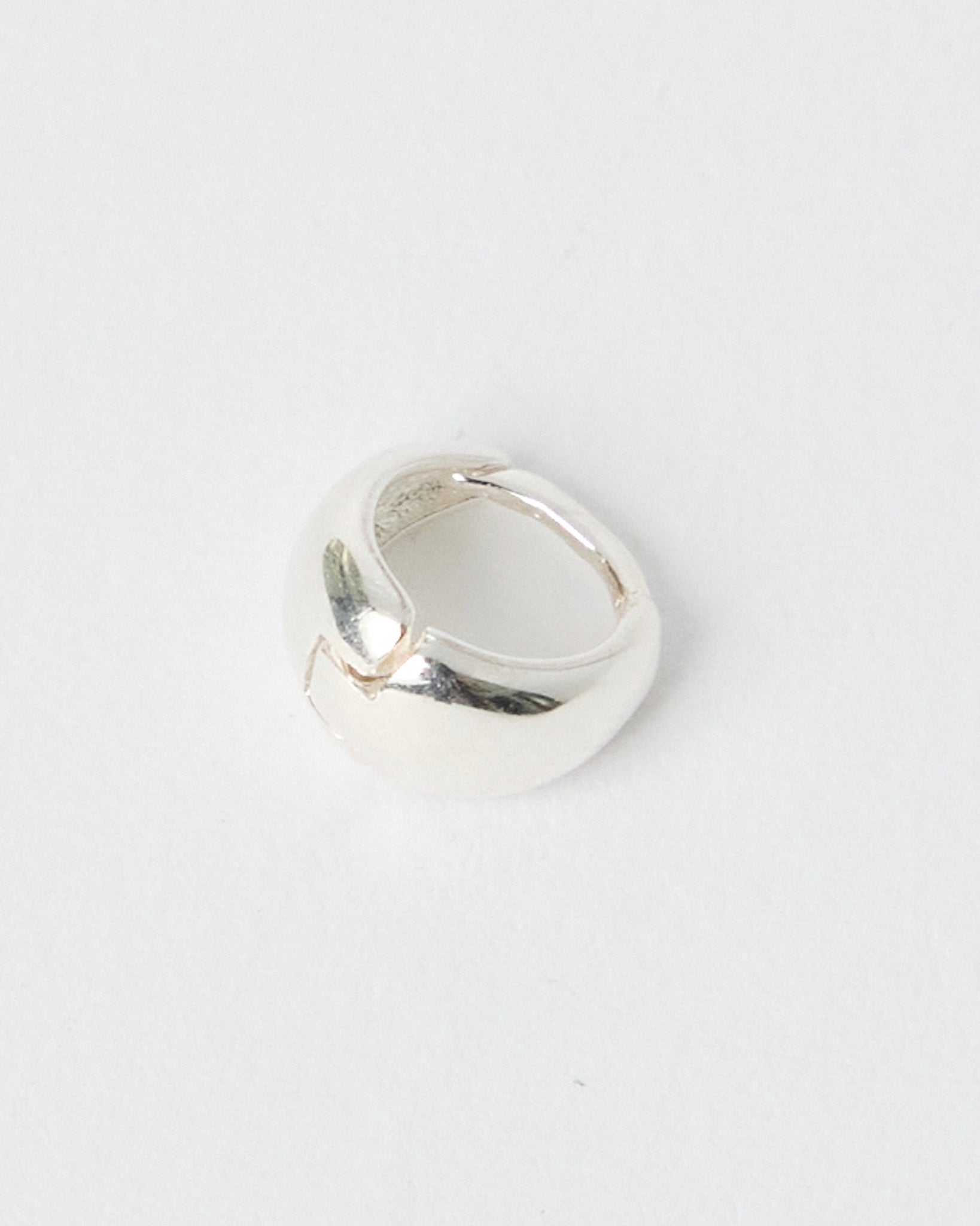 E810 - chunky fold hoops *in stock