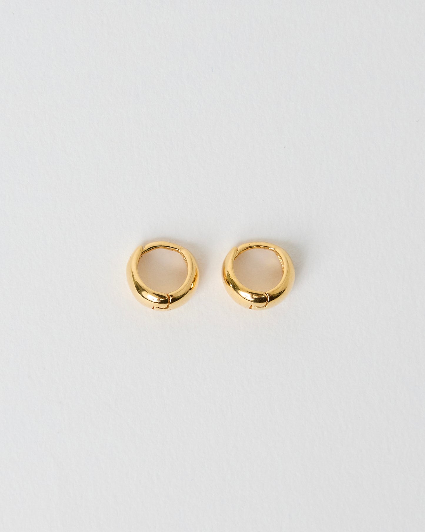 E810 - chunky fold hoops *in stock