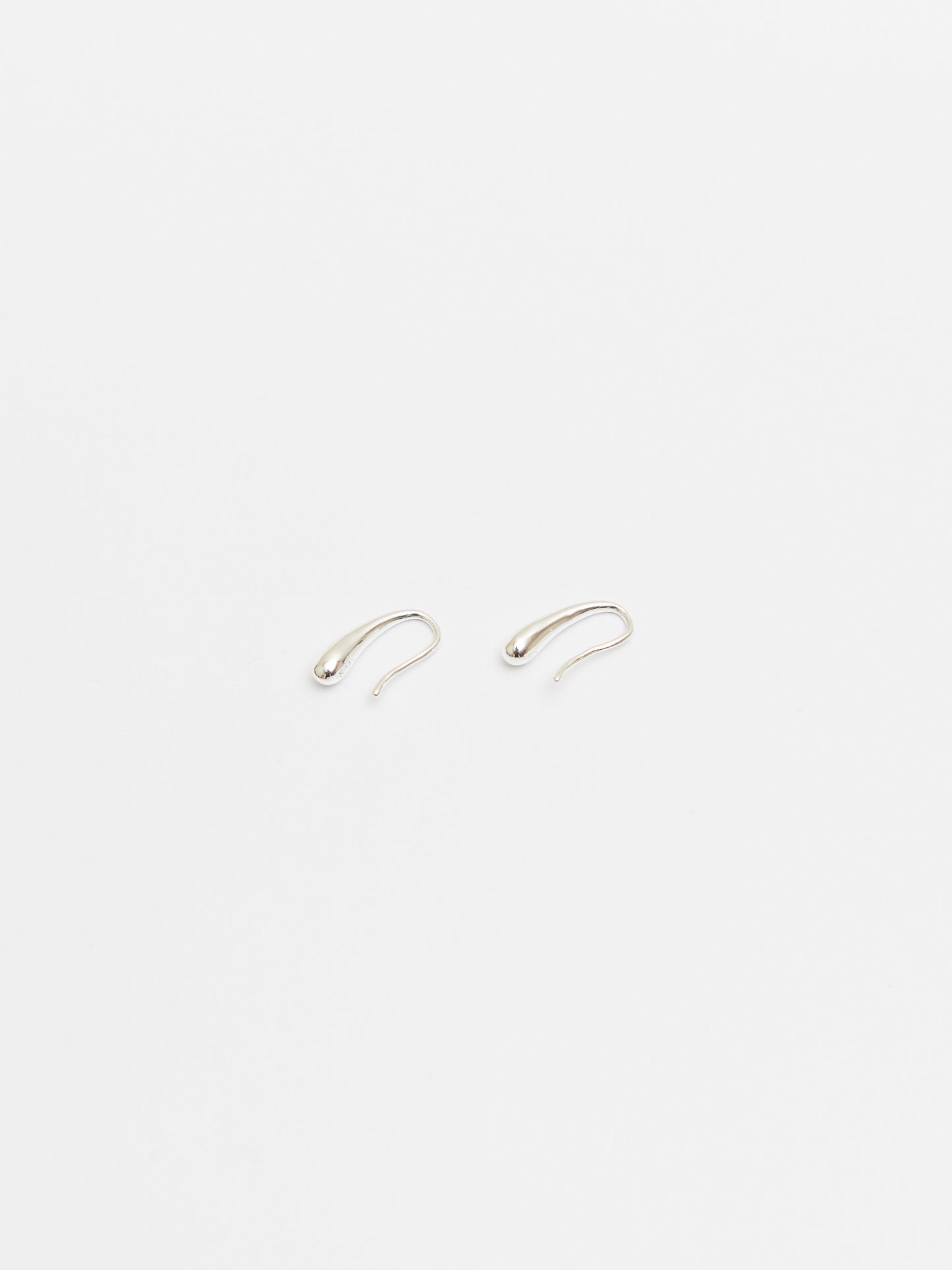 E909S - silver teardrop hooks