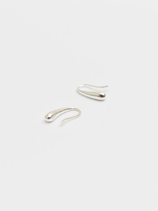 E909S - silver teardrop hooks