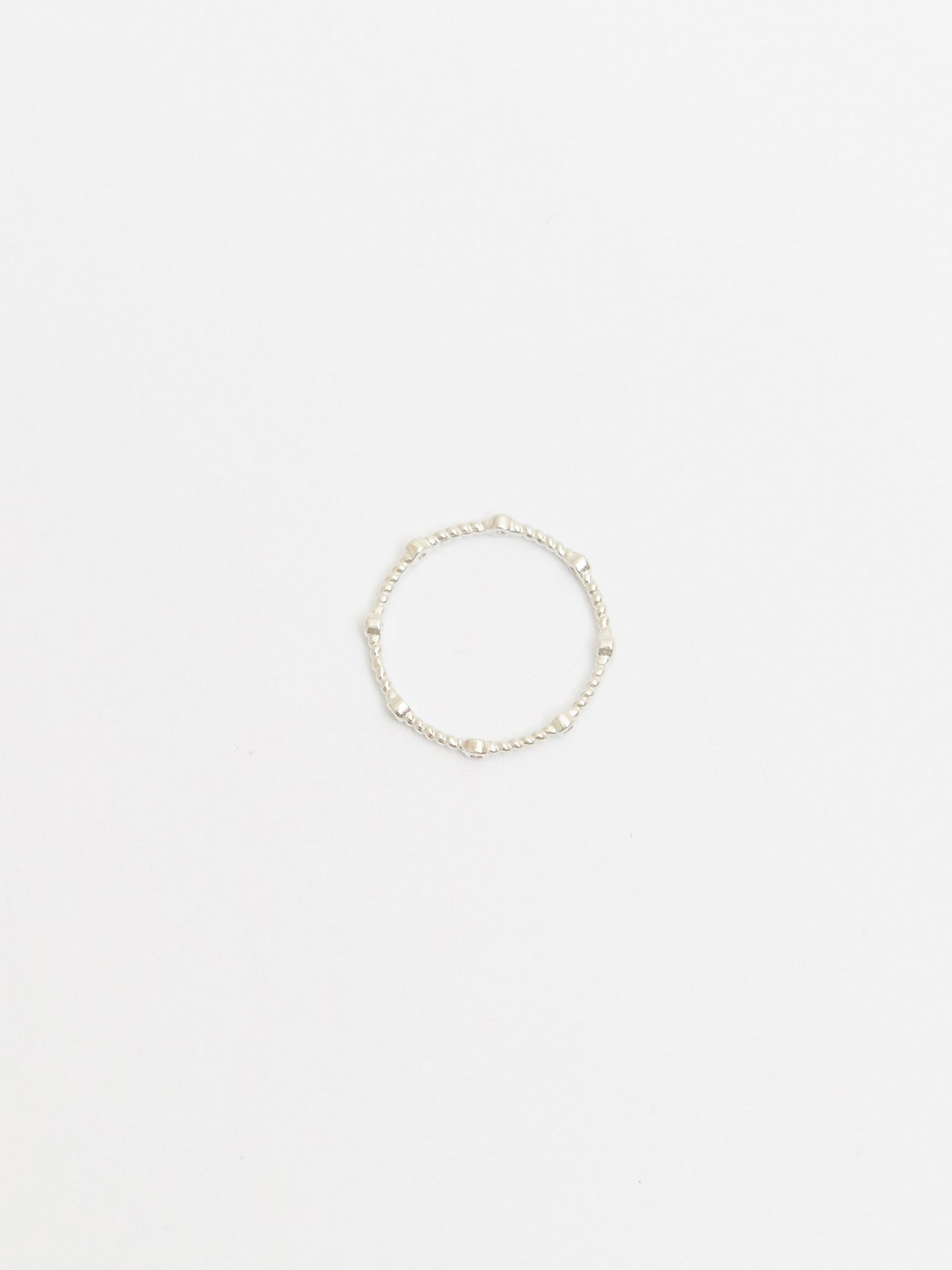 R526S - beaded circle silver