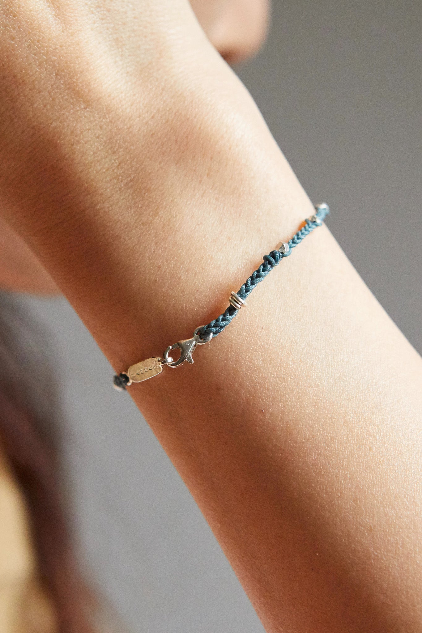 B565_A - silver chips bracelet – HANNA543