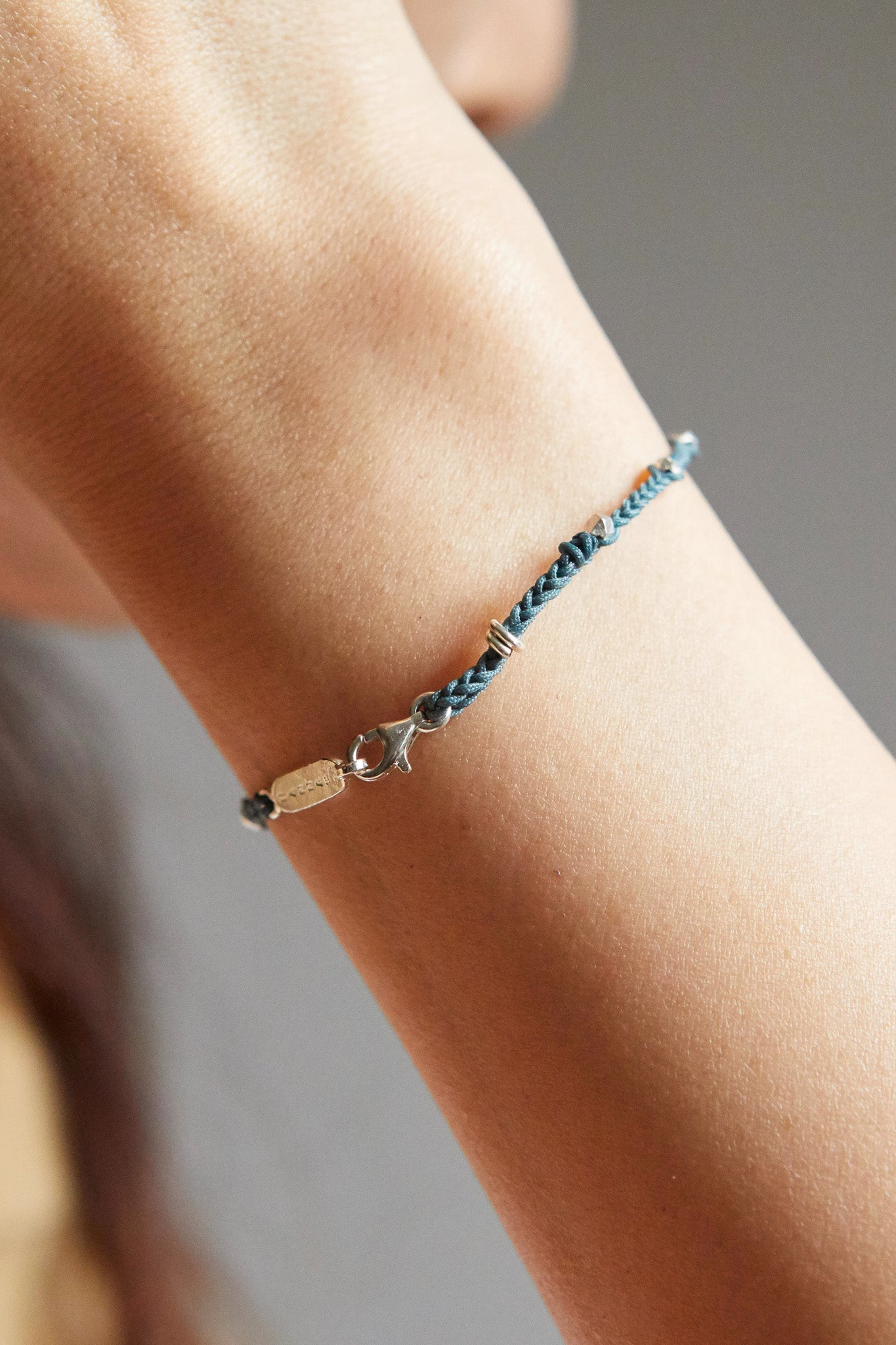 B565 - deep ocean with silver chips bracelet