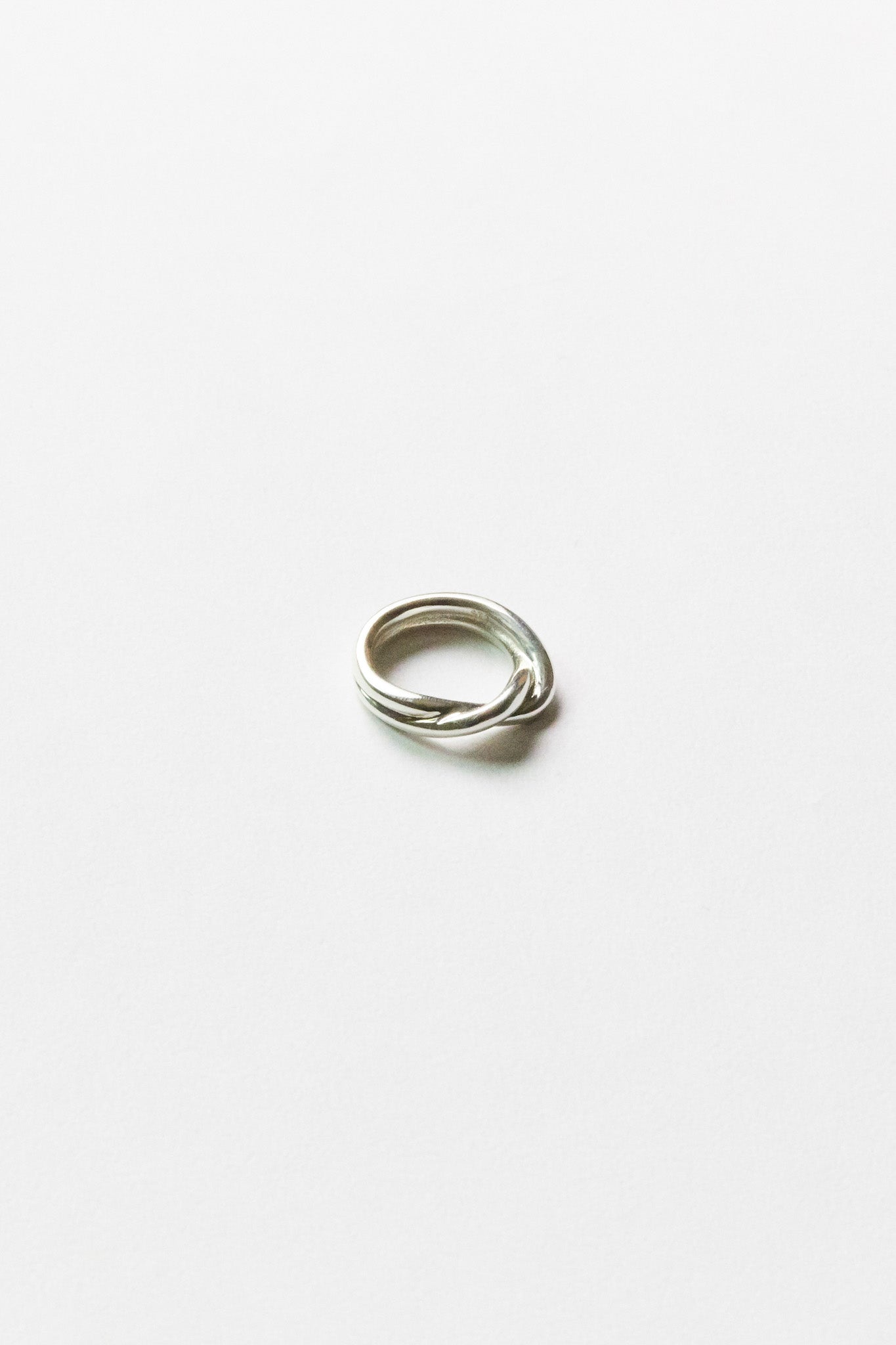 R417 - unbalance knot ring