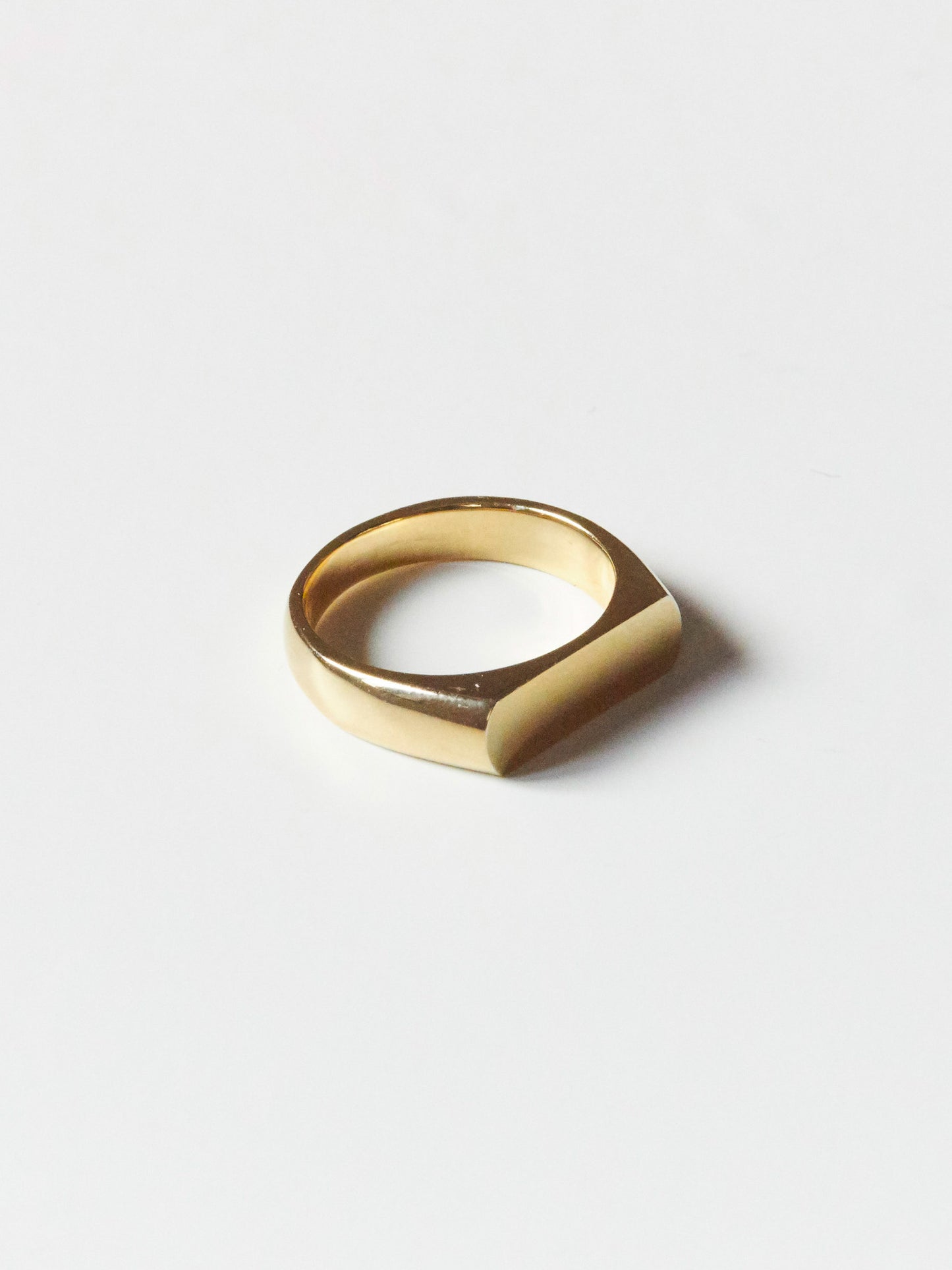 R481YG - flat edge gold ring