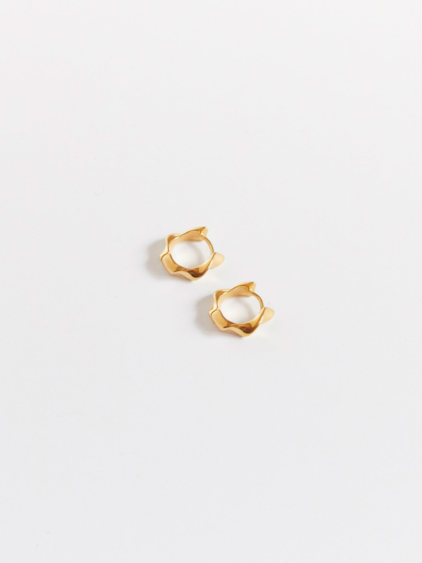 E749YG - swirling breezes gold earrings