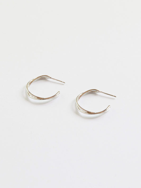 E430S - minimal streamline silver earrings