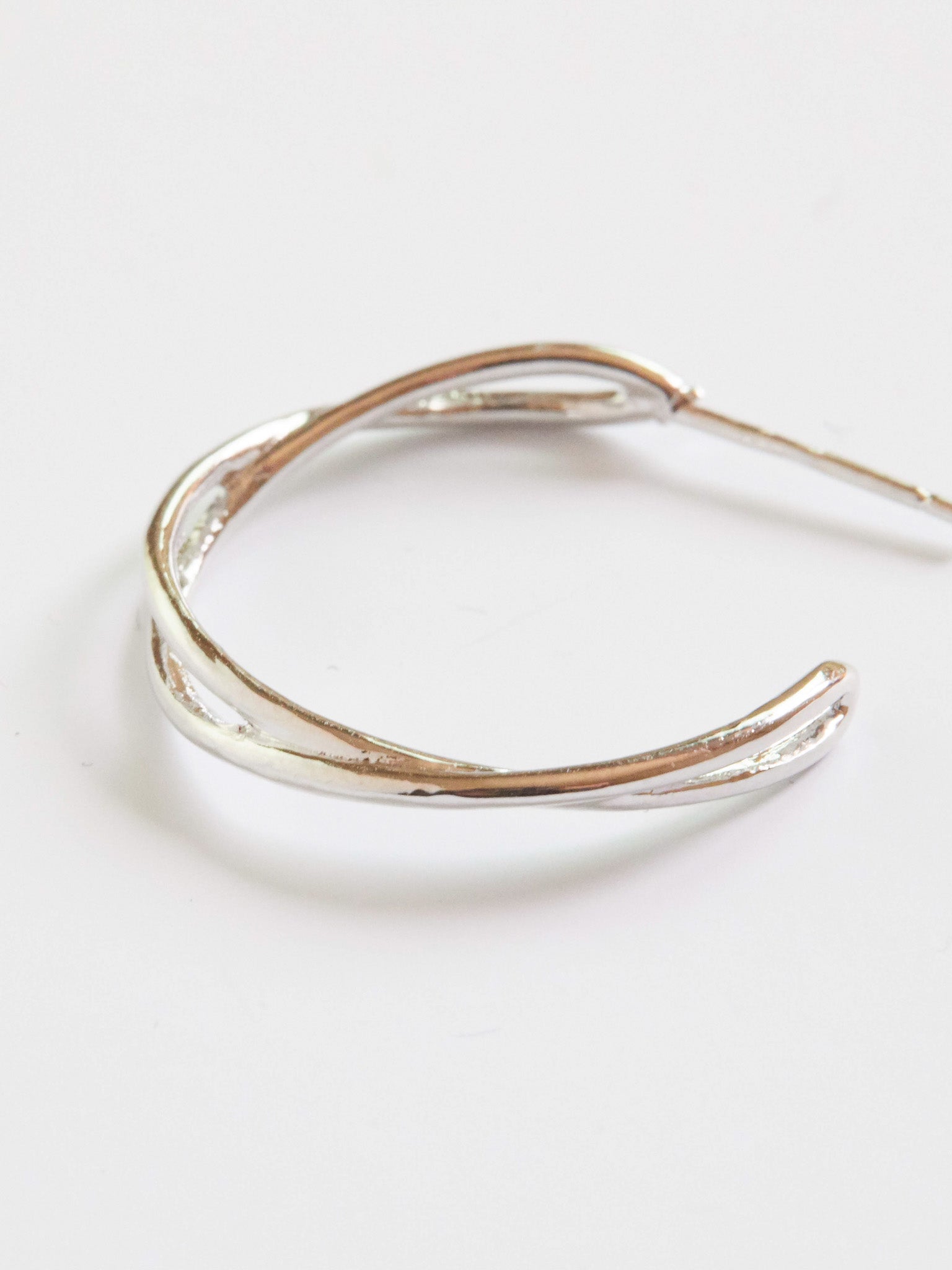 E430S - streamline silver hoops *in stock