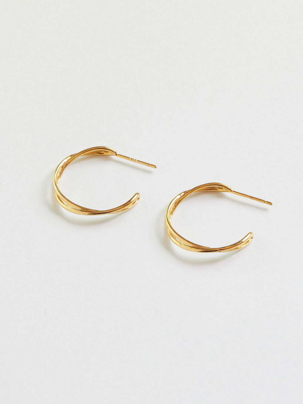 E430YG - streamline gold hoops