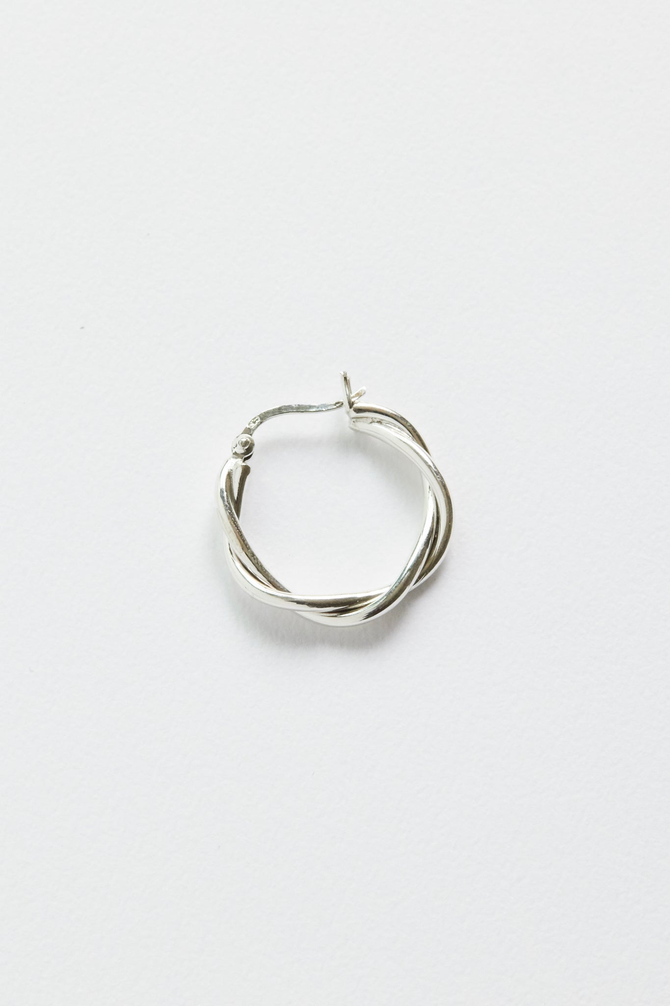 E324S - silver twisted hoop earrings