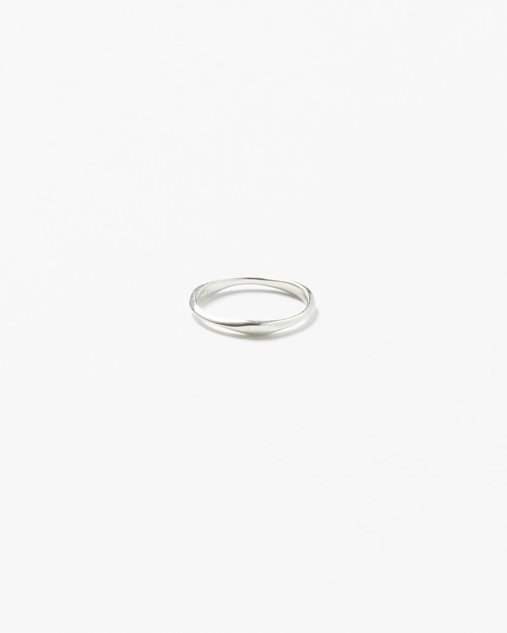R388 soft arch band ring in 925 sterling silver by HANNA543