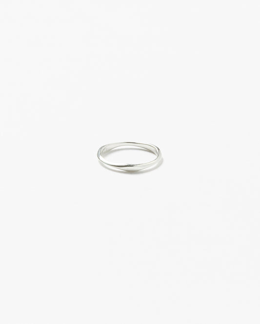 R388 soft arch band ring in 925 sterling silver by HANNA543