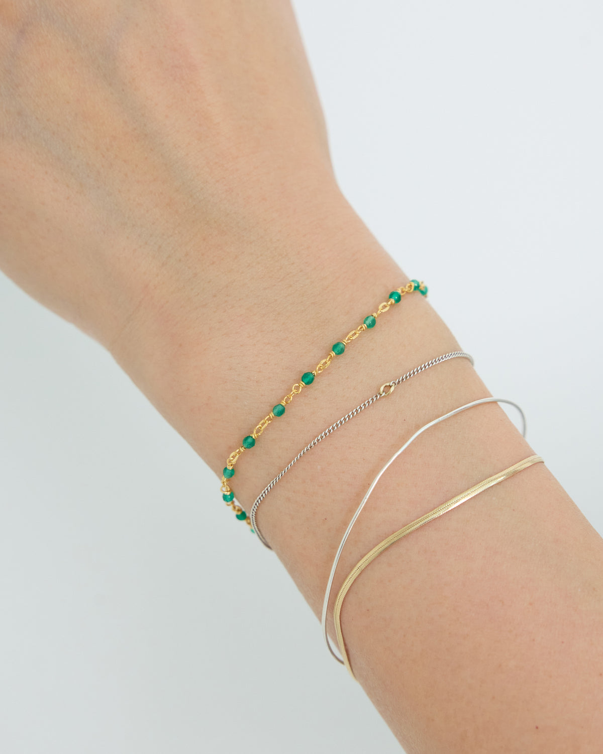 green onyx link bracelet – green onyx beads linked on a fine chain | HANNA543